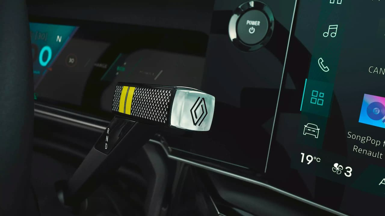 RENAULT 4 E-TECH ÉLECTRIQUE